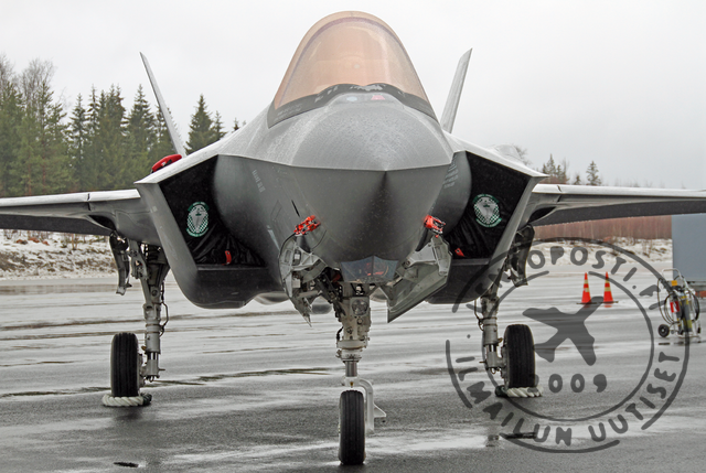 LM_F35_apron