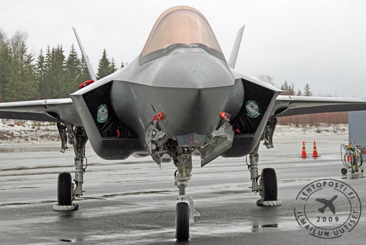 LM_F35_apron