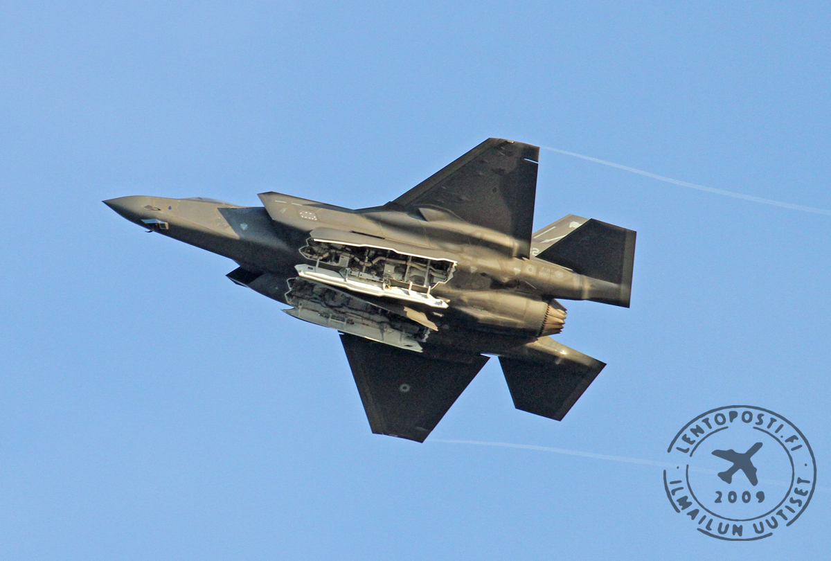 F35_flyby_2