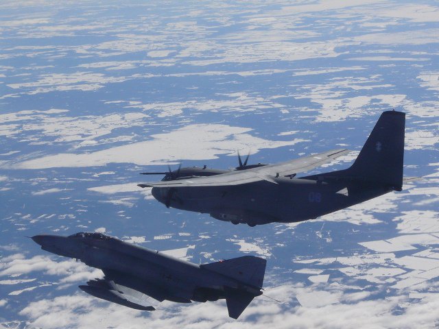 C-27_F-4_lithuaniandef