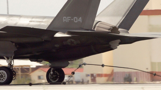 USAF_F35A_arrestorhook