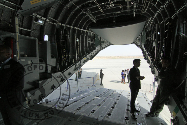 A400M_hold_1