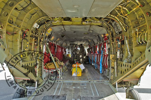 ZH899_cabin_030822