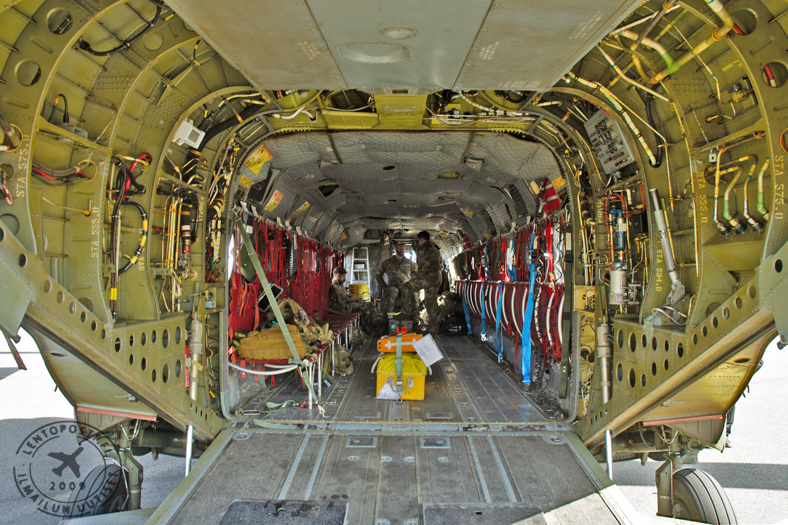ZH899_cabin_030822