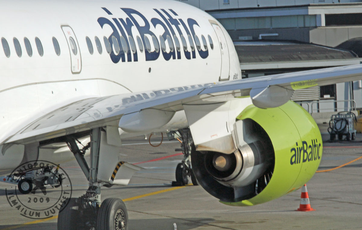 airBaltic_A220_closeup
