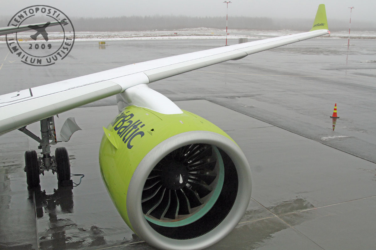 AirBaltic_A220_engine_1