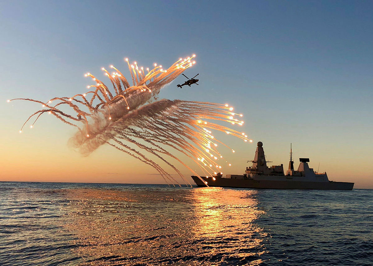 HMS_Diamond_Wildcat_ilmassa_2