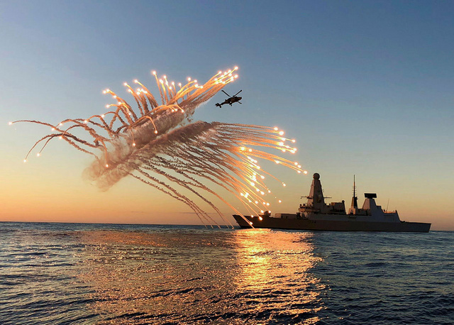 HMS_Diamond_Wildcat_ilmassa_2