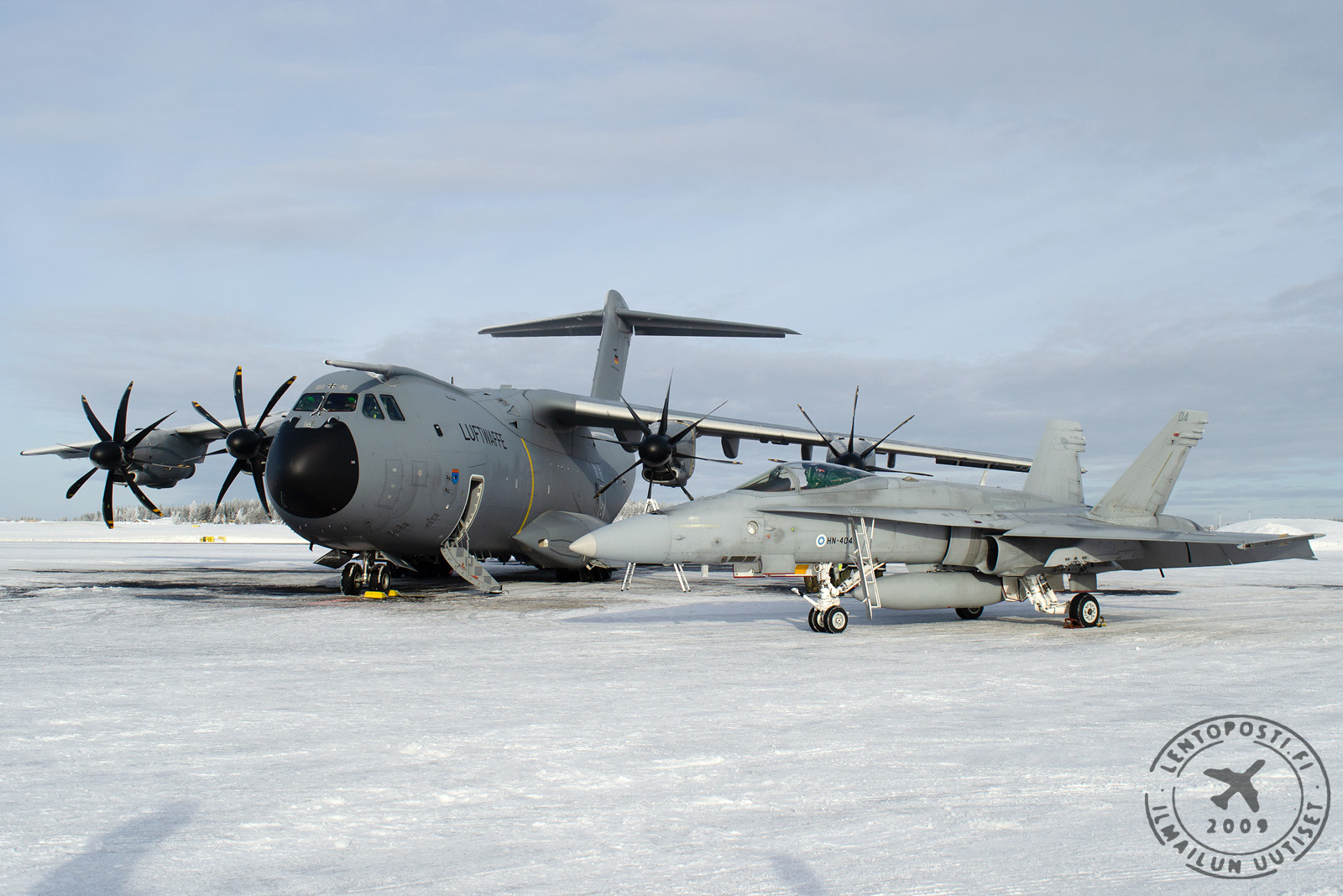 A400M_ja_Hornet_070324