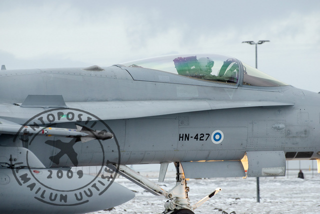 HN-427_cockpit_050225