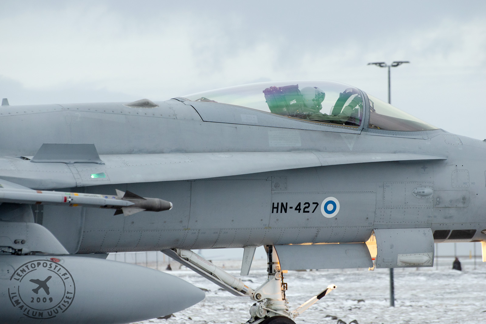 HN-427_cockpit_050225