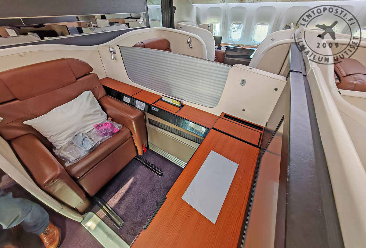 JAL_777_1st_2