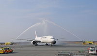 JAL_777_suihku_2
