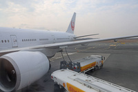 JAL_777_refuel