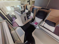 JAL_777_B_keskipaikka_1