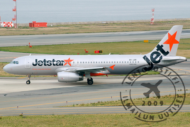 9V-JSR_120414