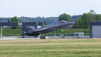 F35PL_laskeutuu