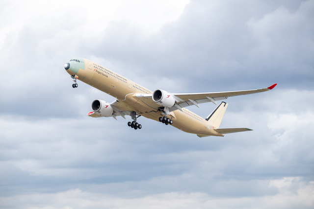first-flight-of-the-qantas-a350-1000ulr-msn-707