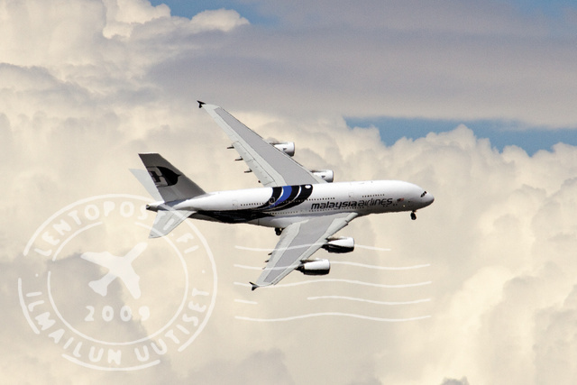 MalaysiaAirlinesA380_flying