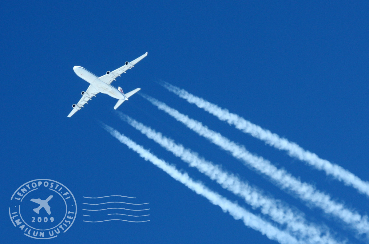 Airbus_A340_flying