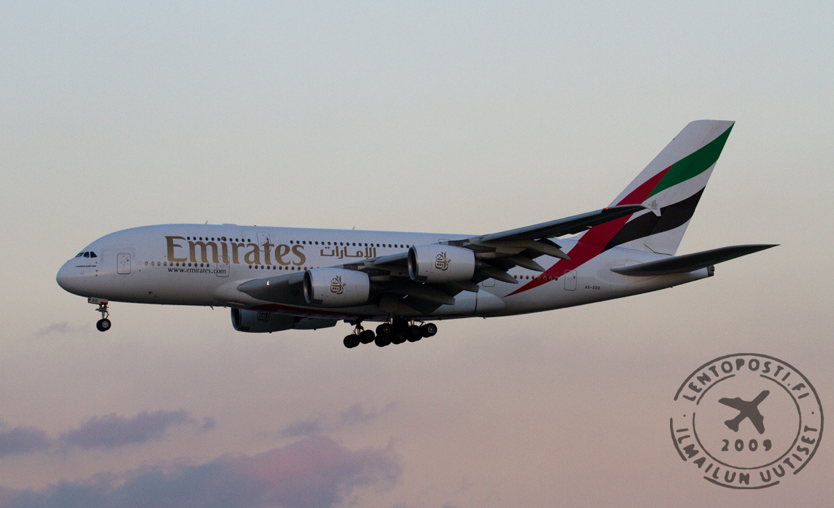 Emirates_A380_1