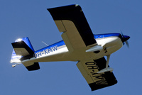Matias Niemen Van's RV-7 -koneen (OH-XMW) maalaus on tyylikäs myös siiven alapinnalla.